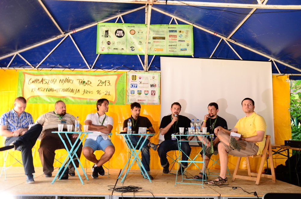 Ifjúsági kerekasztal a táborban