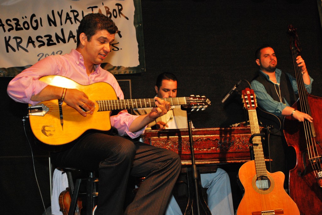 Feléleszteni, leporolni