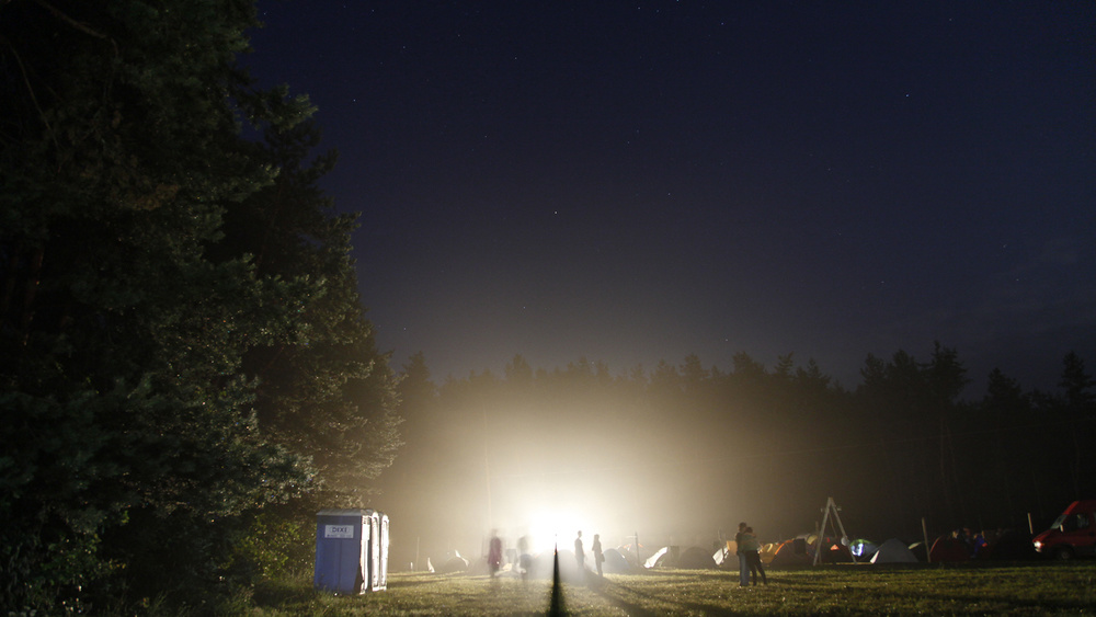 Kalapács, esőkabát, hálózsák