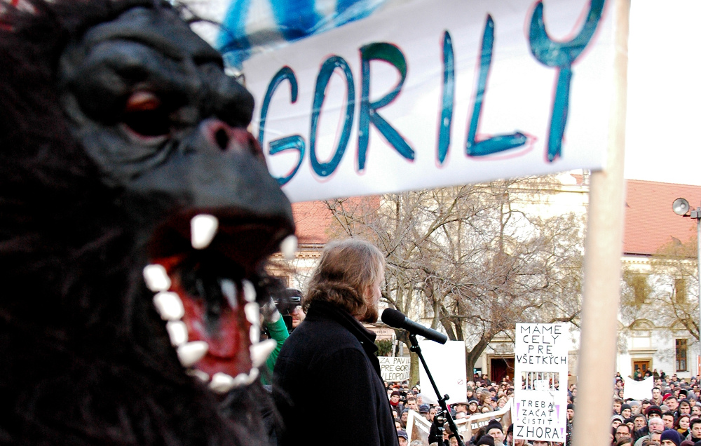 Keresztapák, gorillák és oligarchák