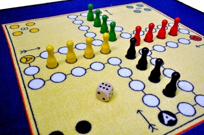 Szimulációs társasjáték: egy nehéz döntés a hírszobában!