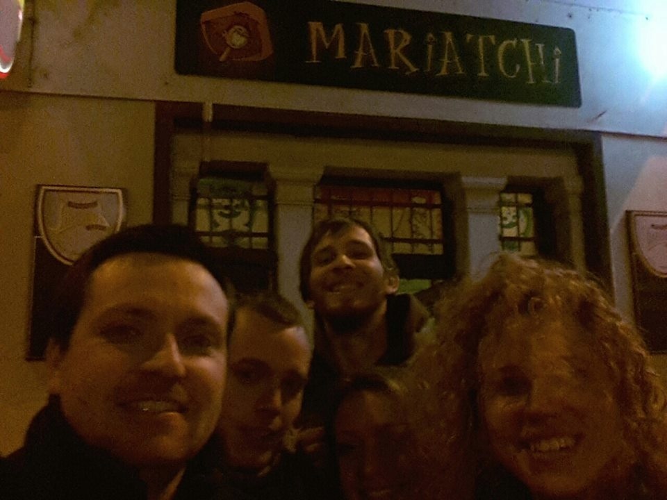 Szervezőink a Mariatchi klub előtt