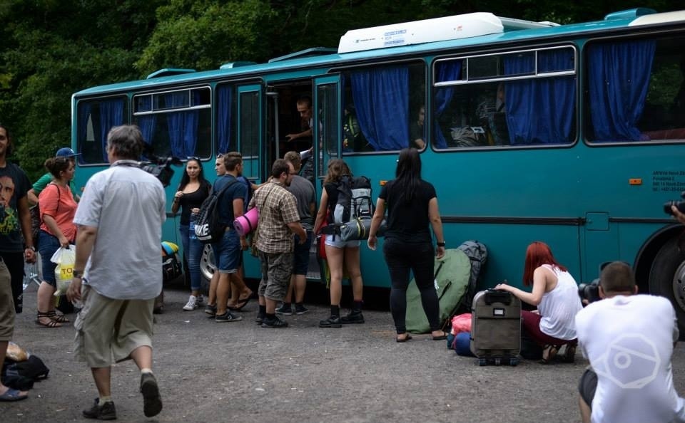 Mikor és honnan indul a partibuszom? 