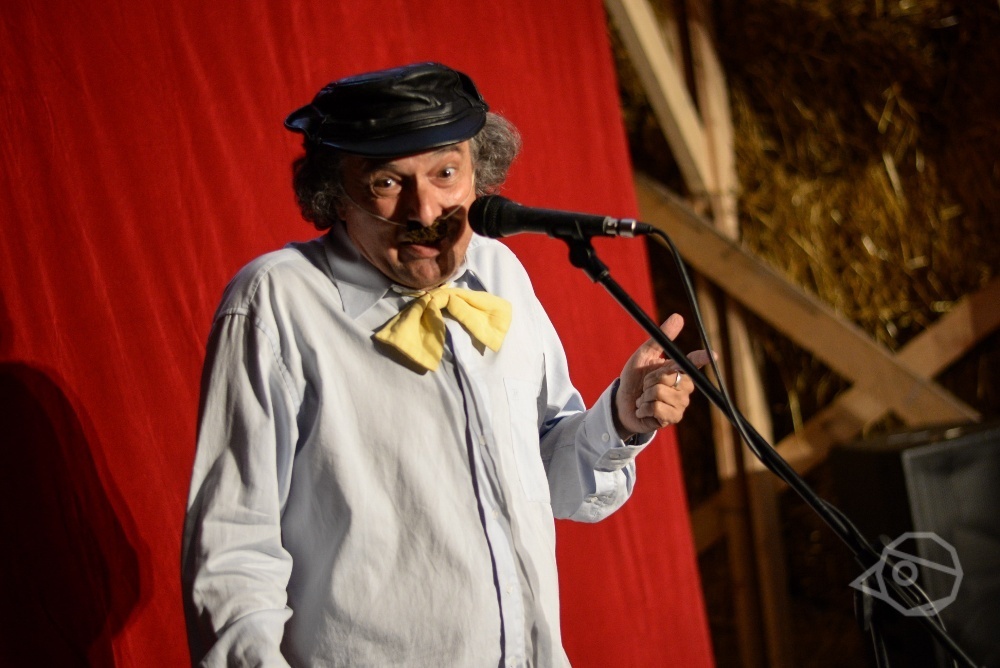 Laár András önálló estje, avagy a férfi, aki nem viccel