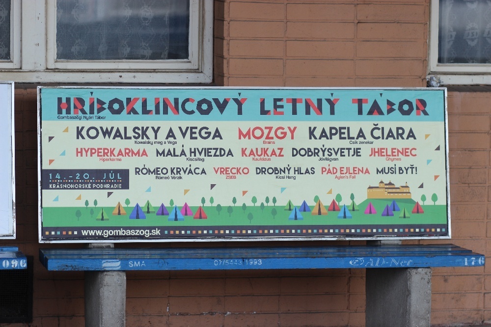 Magyar plakátjai miatt jelentették fel Gombaszögöt, szervezőink ötletesen válaszoltak