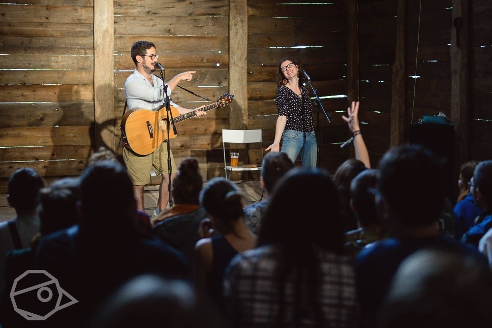 Újra felgördül a függöny a Pajtában!