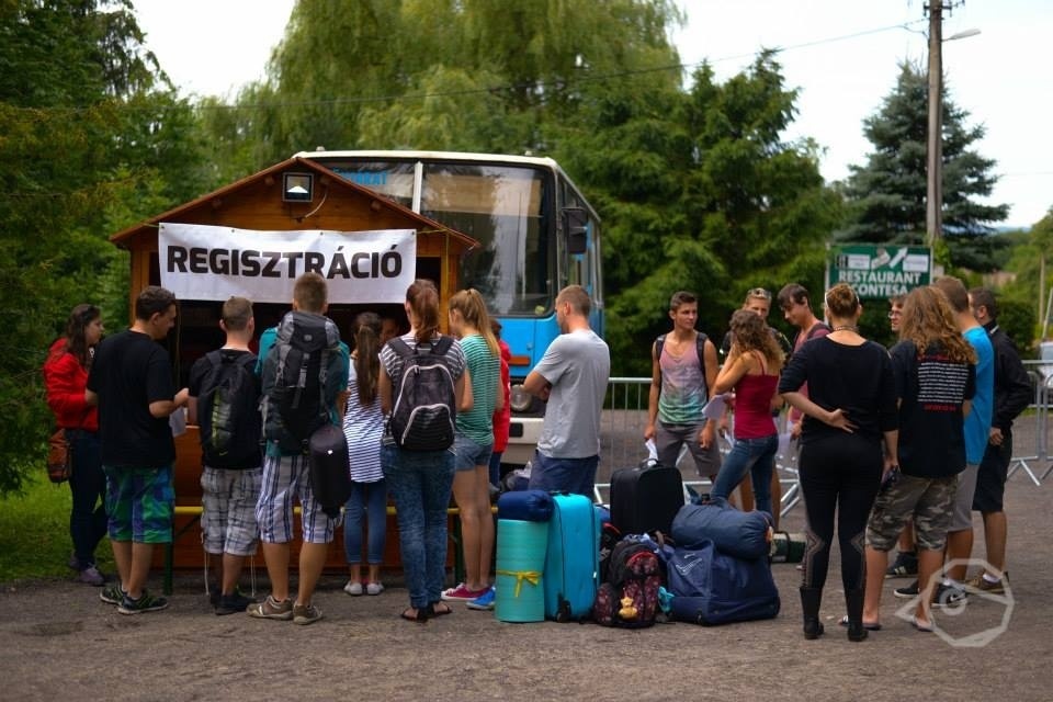 Délután négykor kapunyitás!