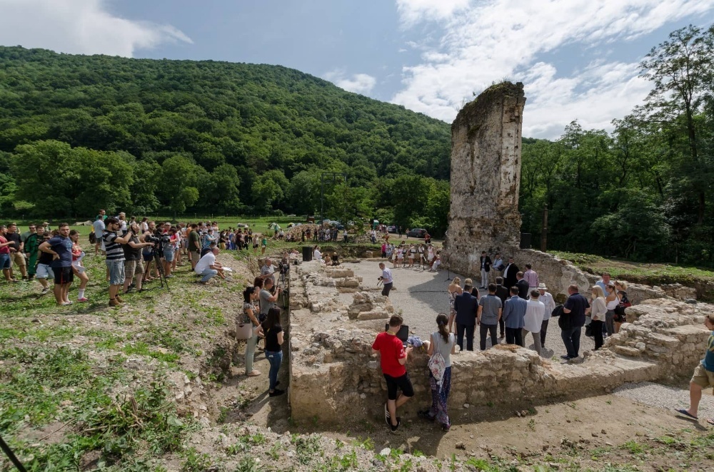 Az aradi vértanúkra emlékezünk a gombaszögi Pálos Monostornál